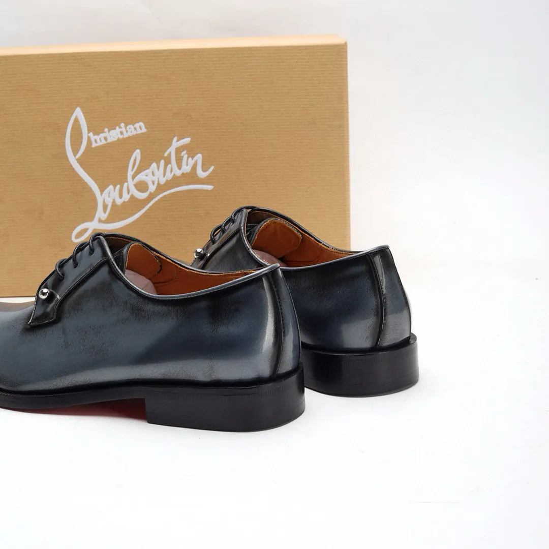 Batch 1,080 yuan 💰••New real shots••CL～High-end men’s 👔casual•loafers with red soles! ••🆑Genuine and top-quality goods from original orders ••✅💯 Purchase goods from top-quality original orders! Original imported patterned cowhide ➕Imported cowhide lining ➕Cowhide feet ➕Original leather outsole~🉑️Feel free to compare the authentic ones! Size: 38-44 (45.46.47 can be customized)